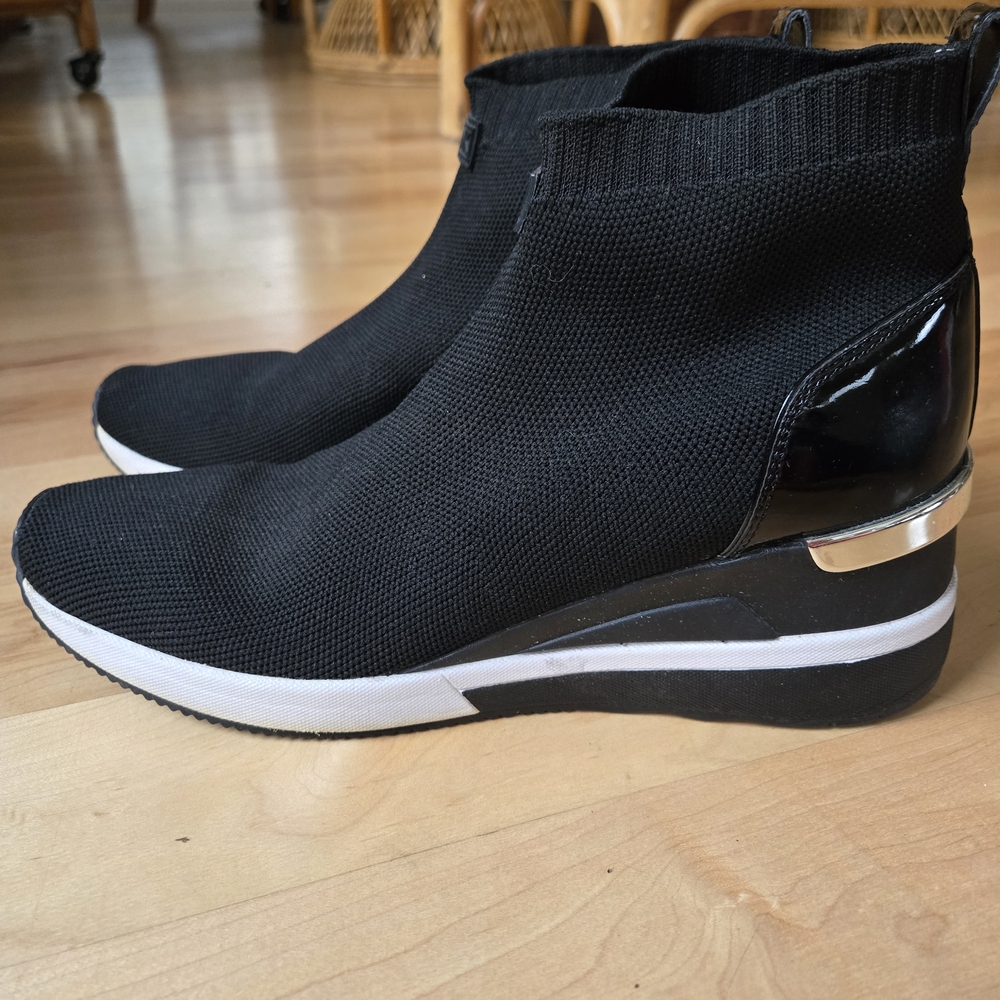 Michael Kors Skylar Black Knit Women's Slip On Sneakers 9.5